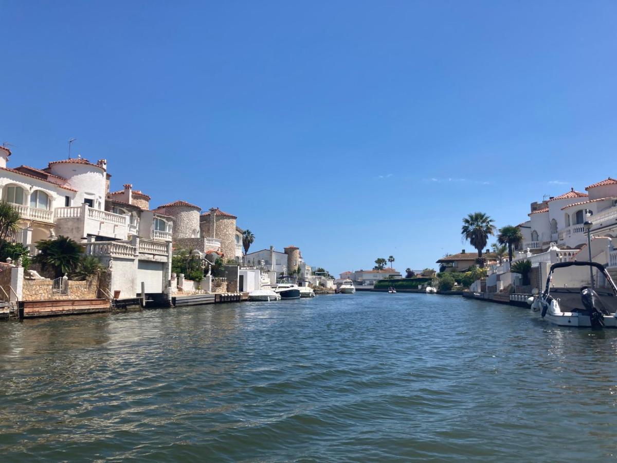 Charmante Maison Coeur De Ville 650M Plage 艾姆布里亚布拉瓦 外观 照片