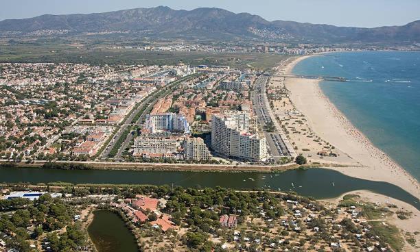Charmante Maison Coeur De Ville 650M Plage 艾姆布里亚布拉瓦 外观 照片